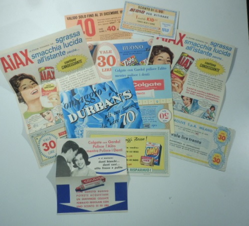 Insieme di 9 buoni sconto Omo Lux, Durban's, Aiax, Colgate...